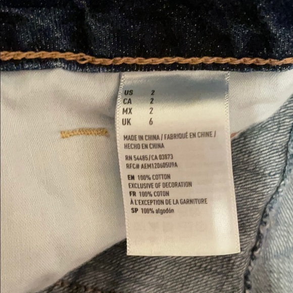 American Eagle Bermuda Shorts - Picture 2 of 3